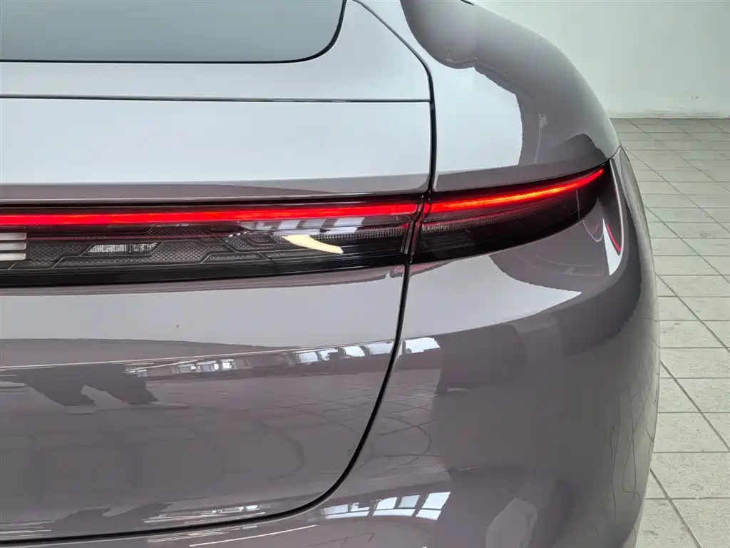 Porsche Taycan 2025 — фото 18