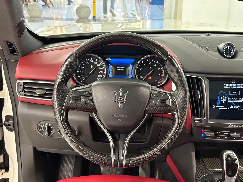 Maserati Levante 2017 — фото 17