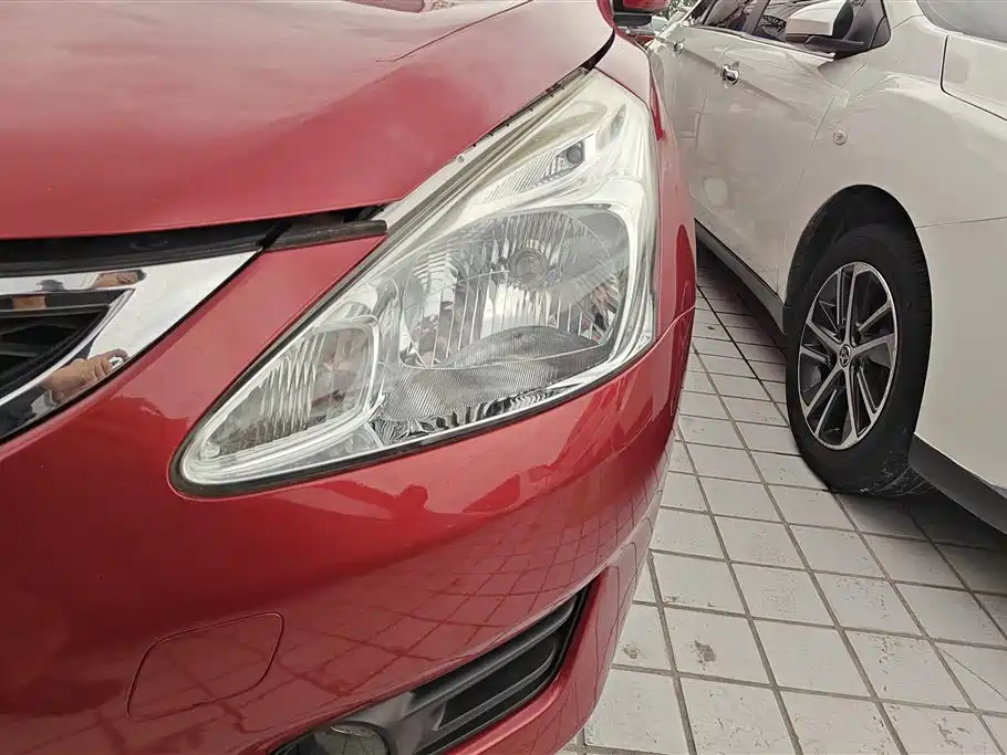 Nissan Tiida 2015 — фото 5