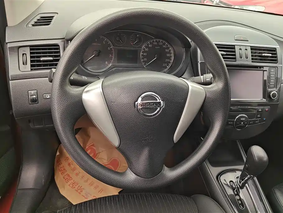Nissan Tiida 2015 — фото 15