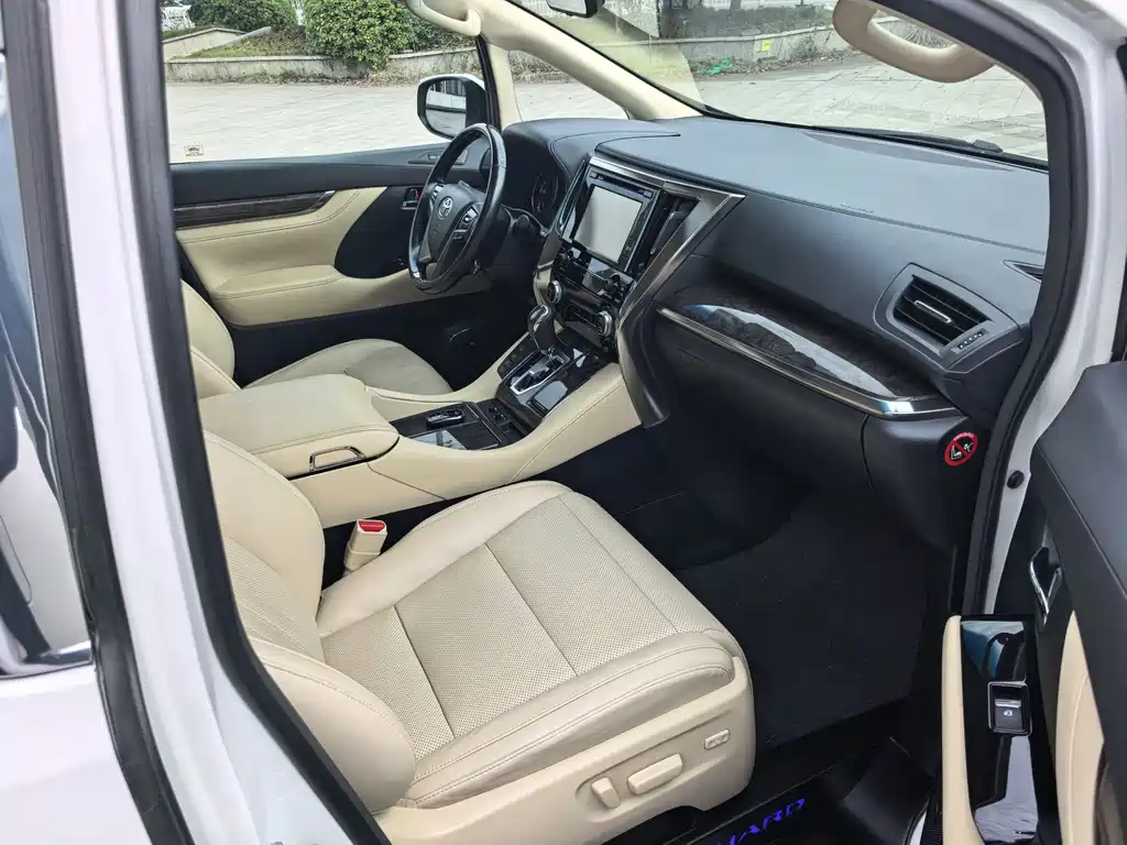 Toyota Alphard 2020 — фото 4
