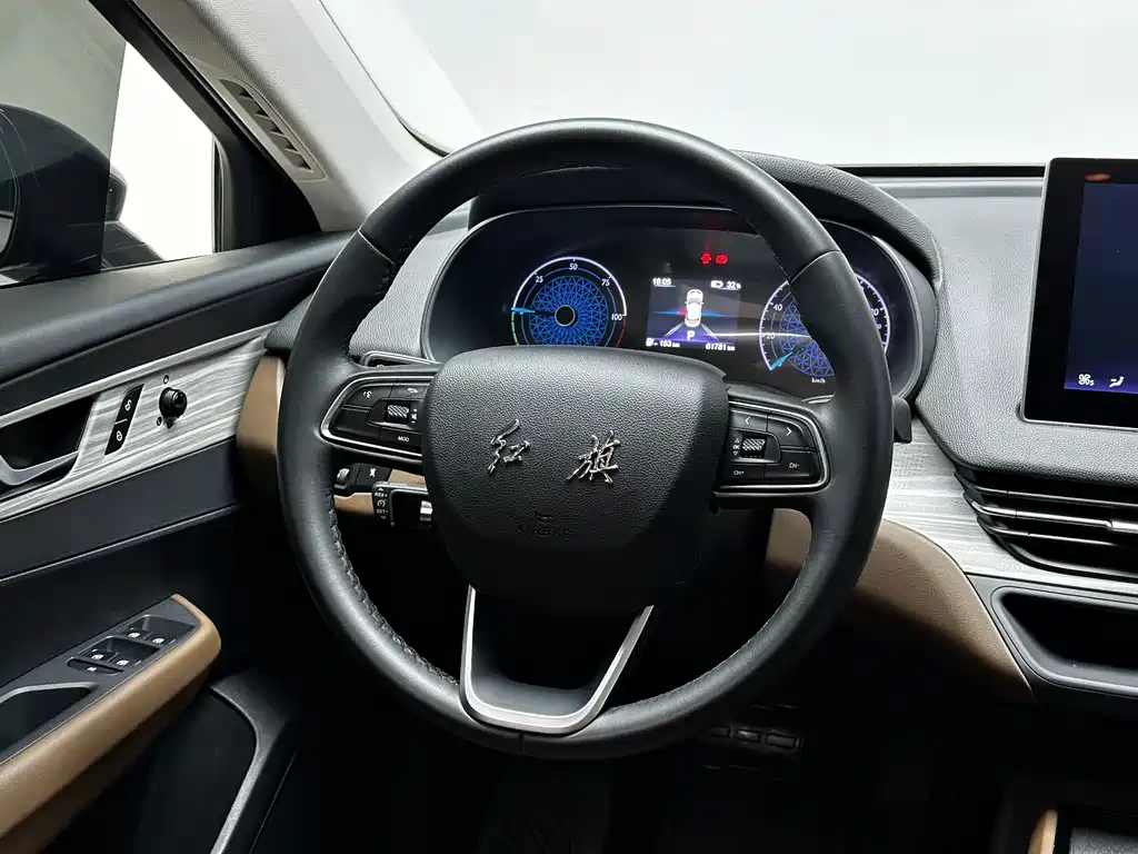 Hongqi E-QM5 2025 — фото 16