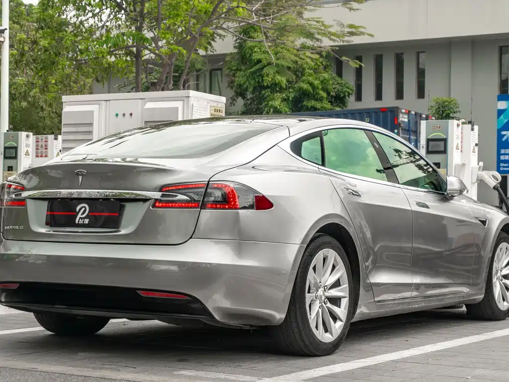 Tesla Model S 2017 — фото 4