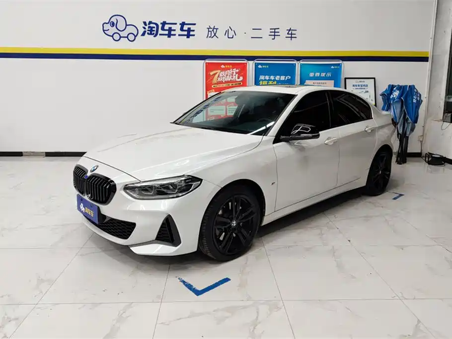 BMW 1 Series 2021 — фото 1