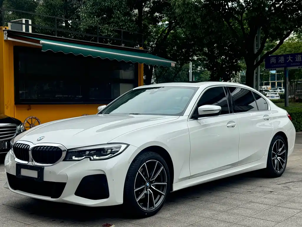 BMW 3 Series 2019 — фото 1