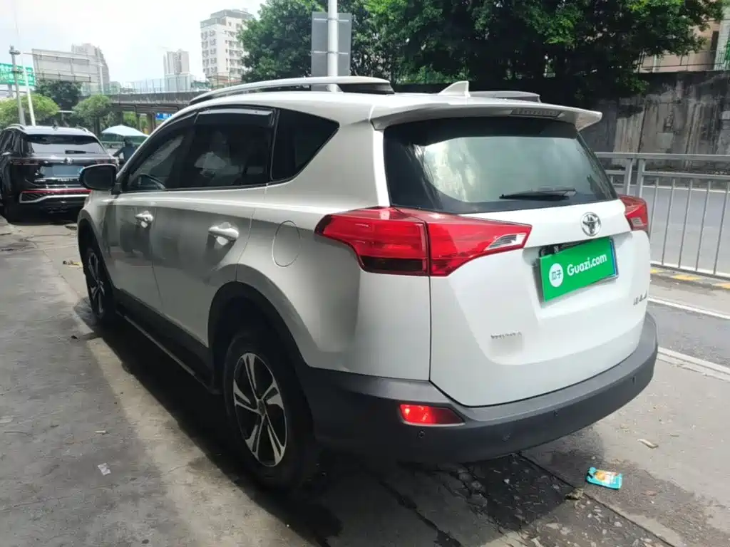Toyota RAV4 2015 — фото 5