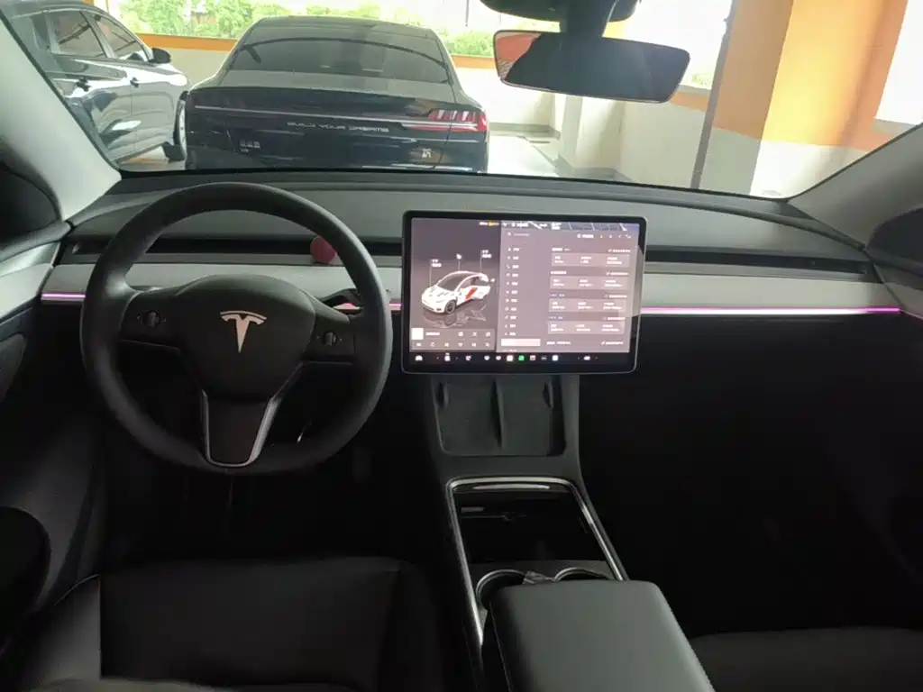 Tesla Model Y 2024 — фото 10