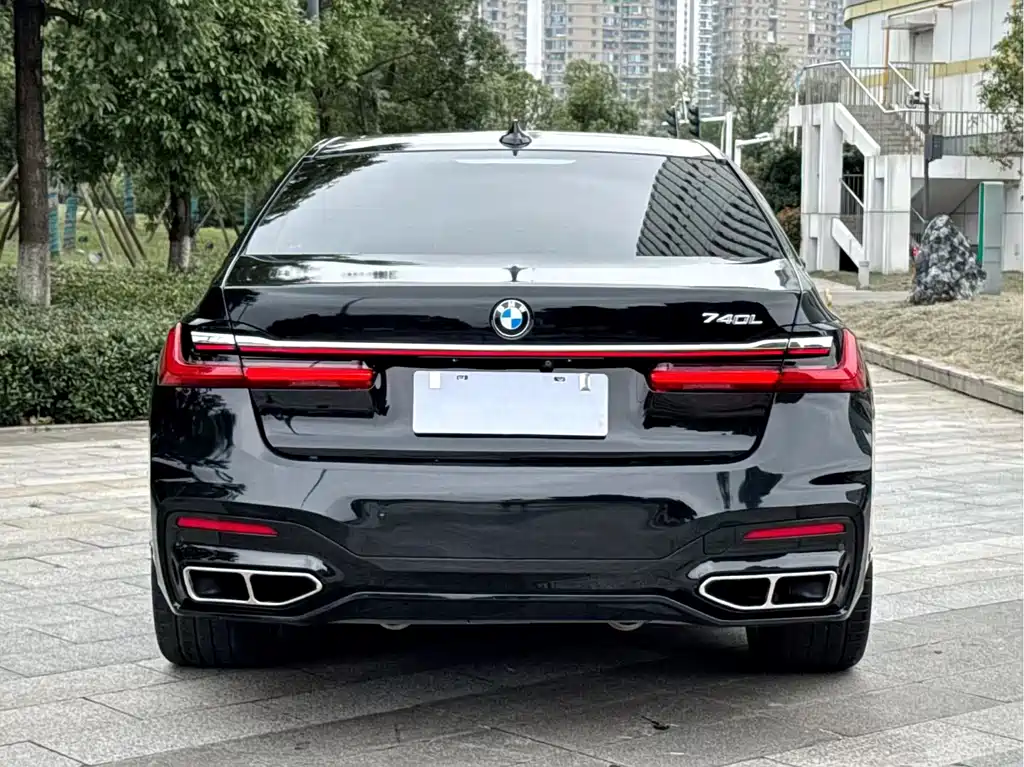 BMW 7 Series 2017 — фото 8