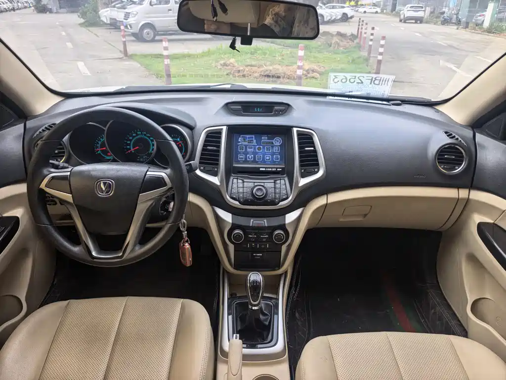 Changan Eado 2015 — фото 10