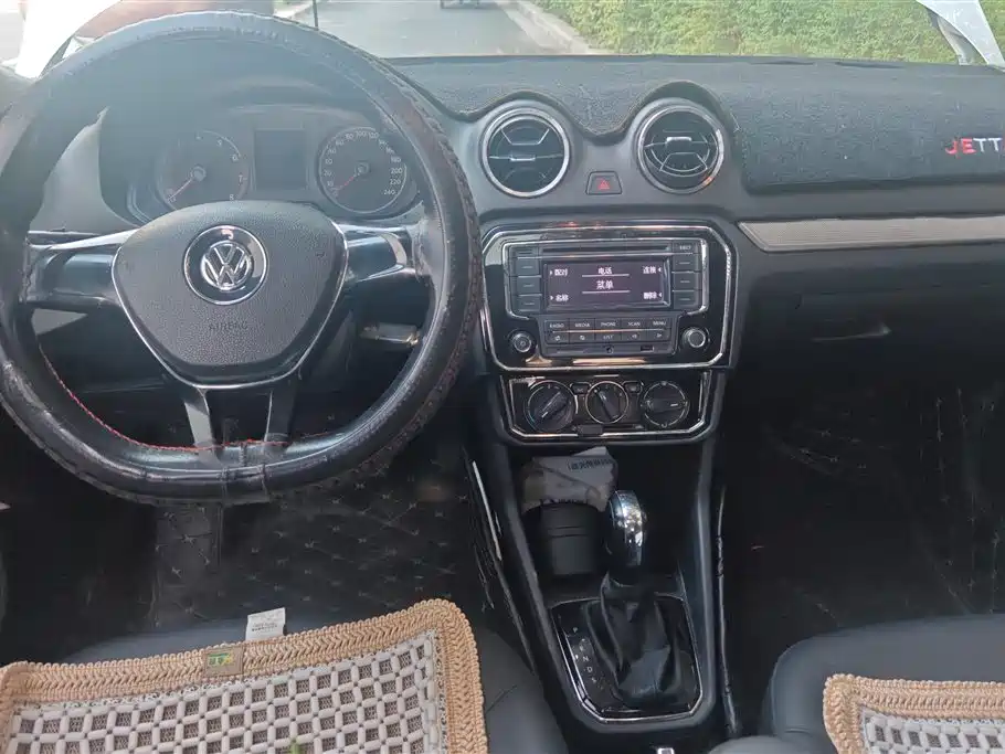 Volkswagen Jetta 2018 — фото 12