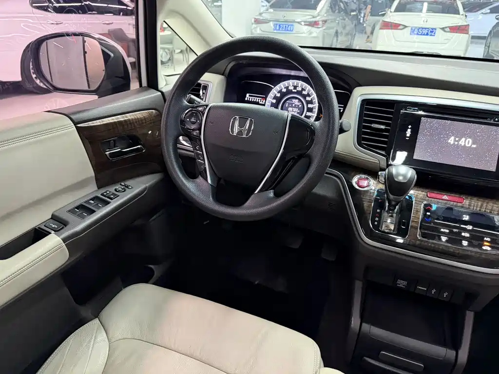 Honda Odyssey 2017 — фото 8