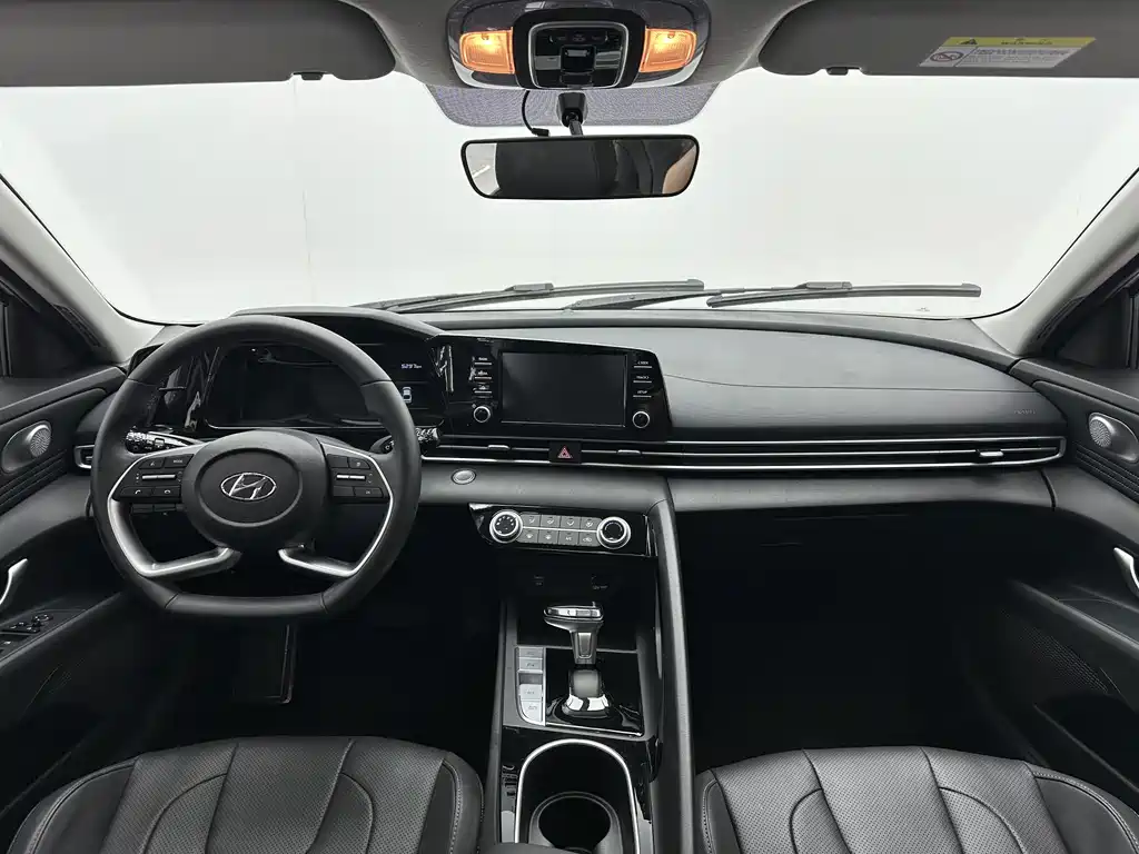 Hyundai Elantra 2023