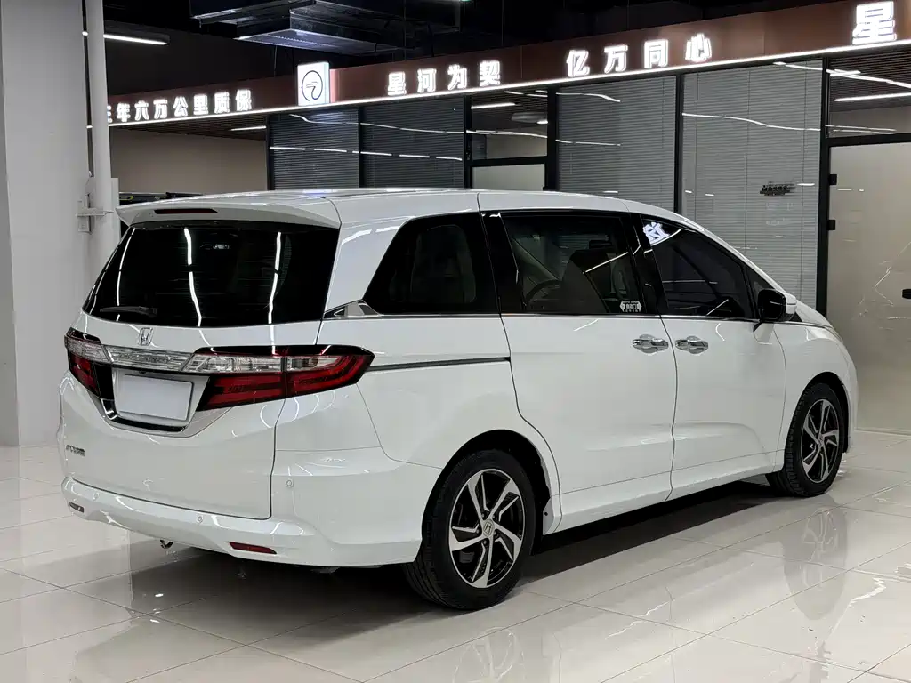 Honda Odyssey 2017 — фото 17