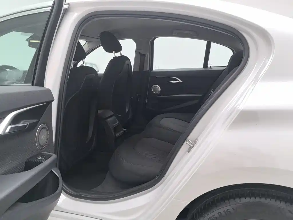 BMW 1 Series 2017 — фото 15