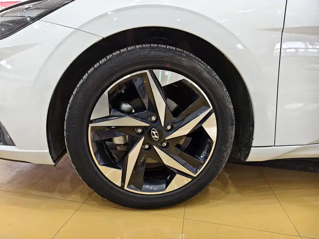 Hyundai Elantra 2022 — фото 13
