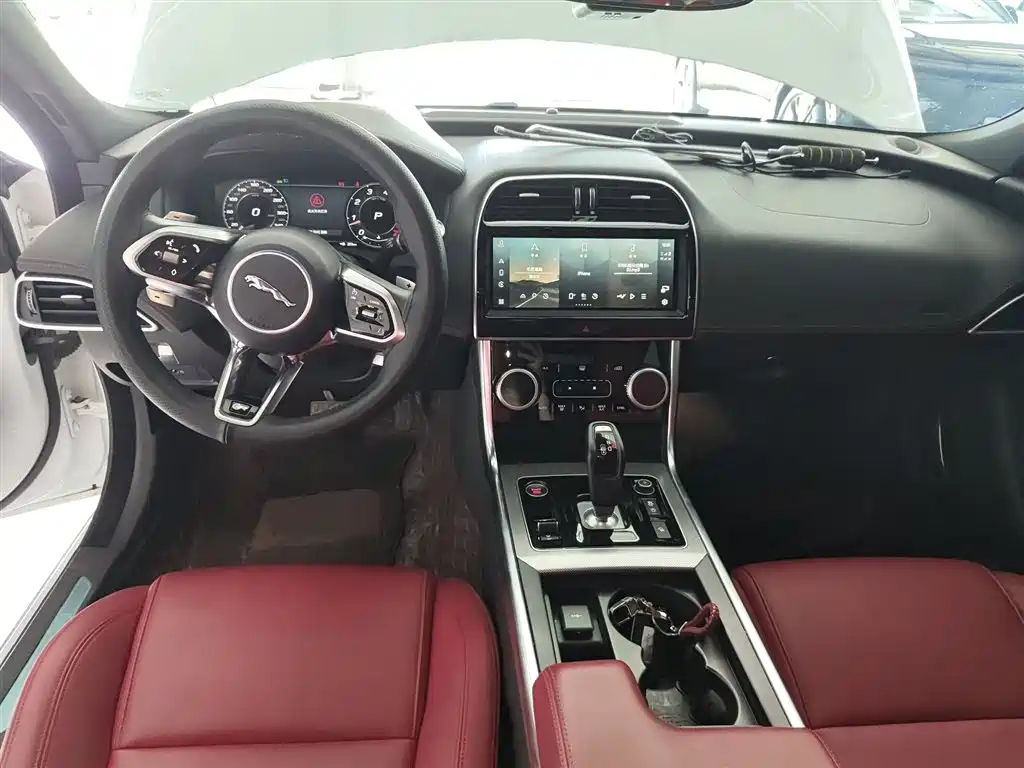 Jaguar XEL 2022 — фото 10