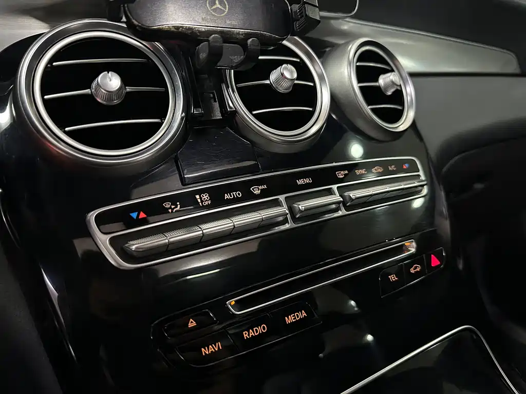 Mercedes-Benz GLC 2016 — фото 13