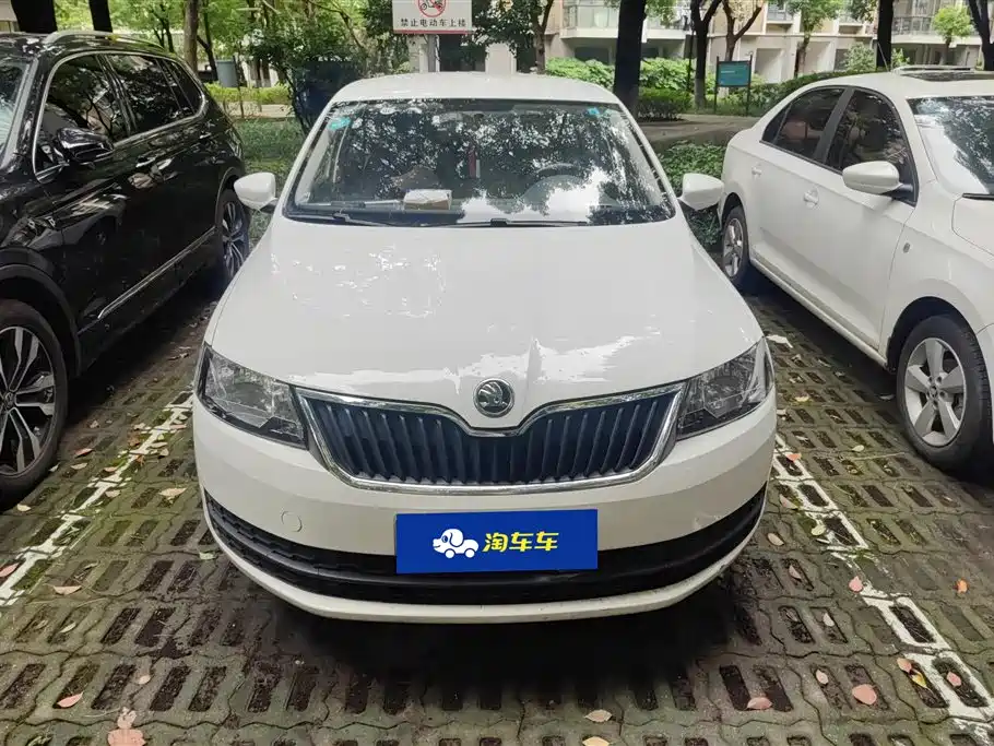 Skoda Rapid Spaceback 2016 — фото 2