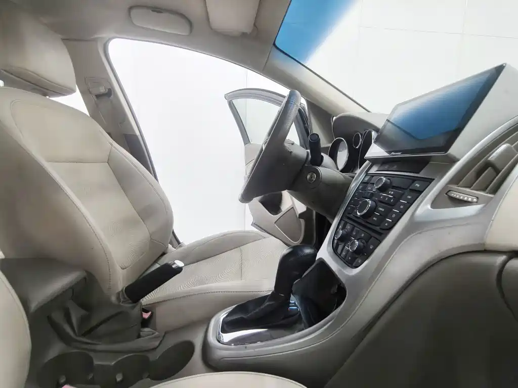 Buick Excelle 2015 — фото 15