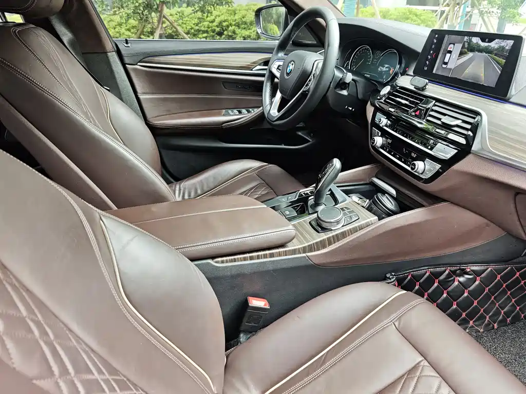BMW 5 Series 2018 — фото 11