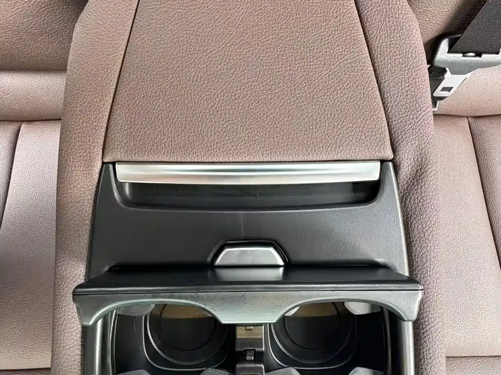 BMW 3 Series 2019 — фото 19