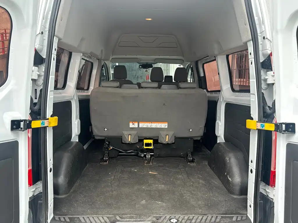 Ford Transit 2019 — фото 12