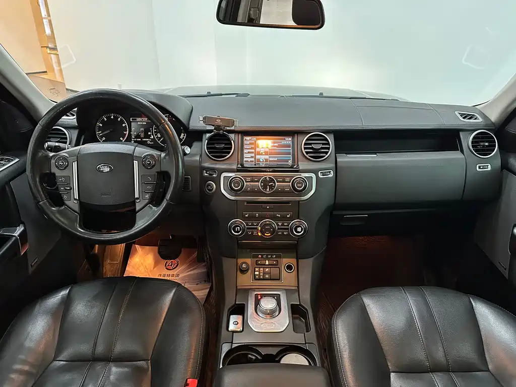 Land Rover Discovery 2015 — фото 19