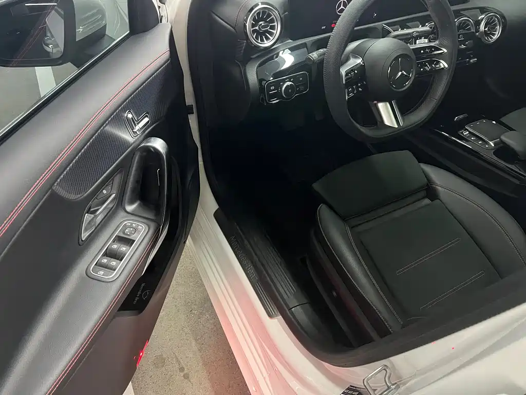 Mercedes-Benz A-Class 2023 — фото 7