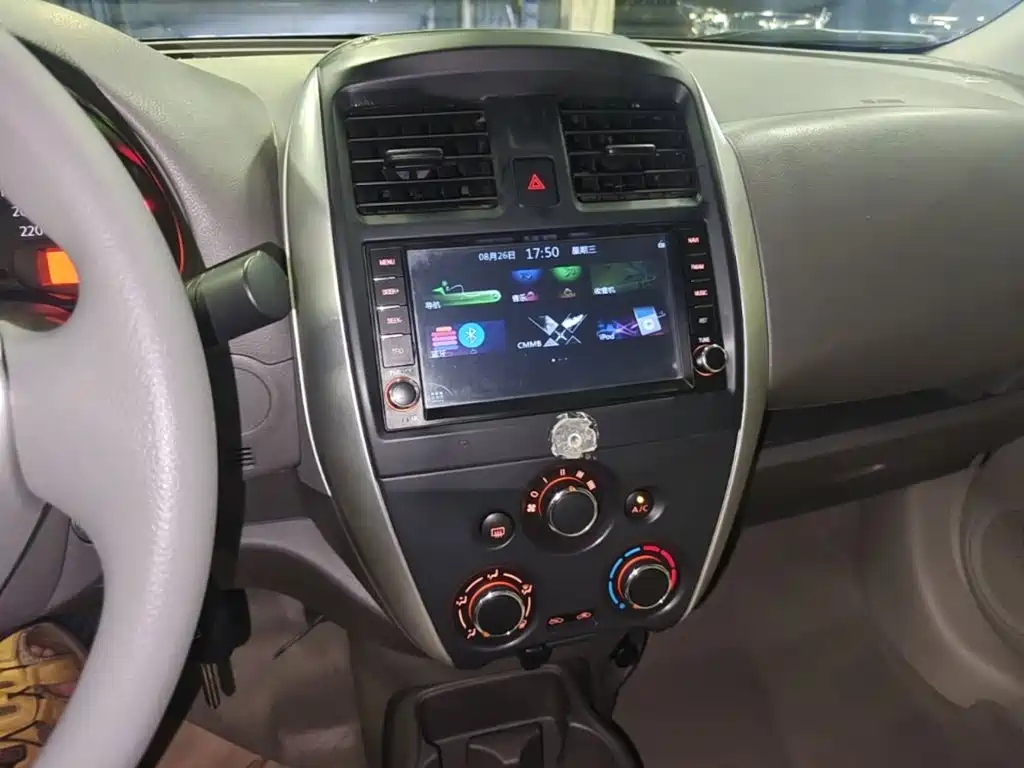 Nissan Sunny 2016 — фото 13