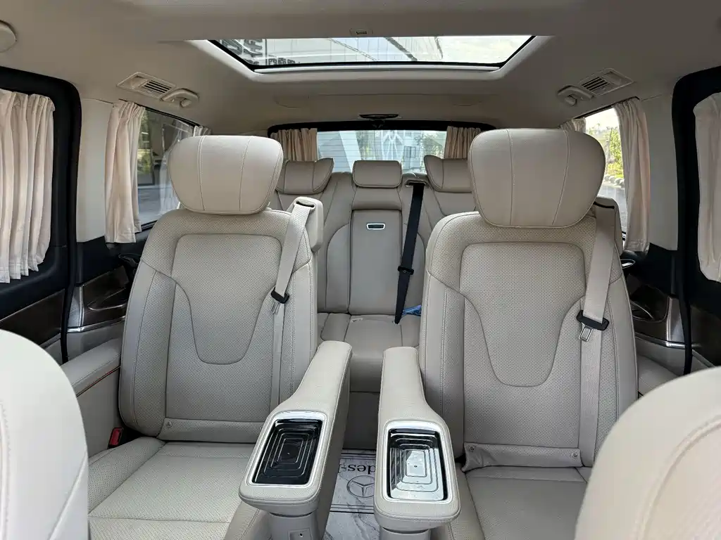 Mercedes-Benz V-Class 2023 — фото 14
