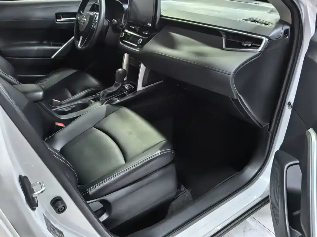 Toyota Corolla Cross 2022 — фото 11