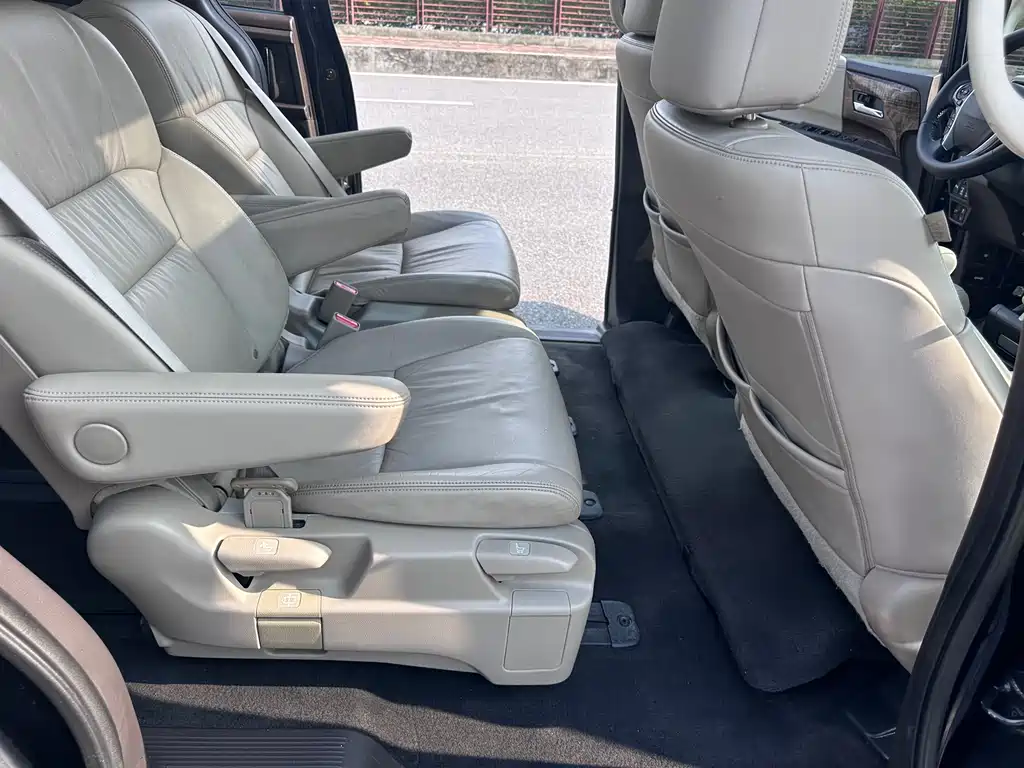 Honda Odyssey 2017 — фото 12