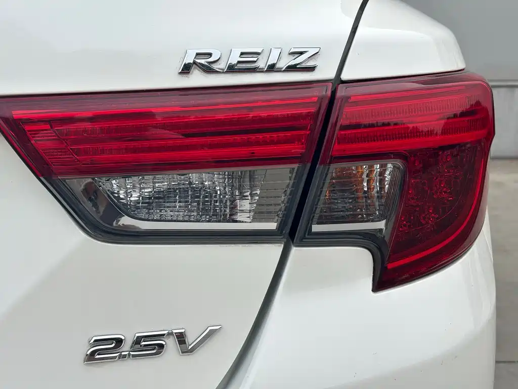 Toyota Reiz 2017 — фото 16