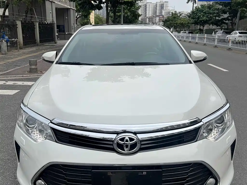 Toyota Camry 2017 — фото 14
