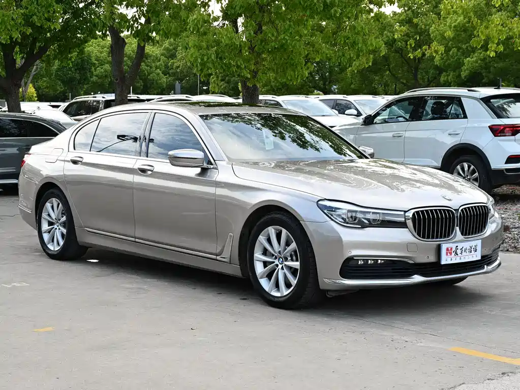BMW 7 Series 2017 — фото 6