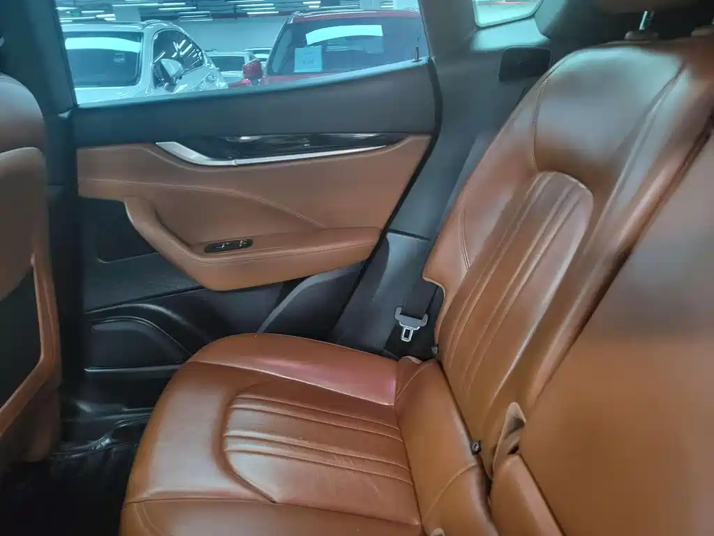 Maserati Levante 2016 — фото 13