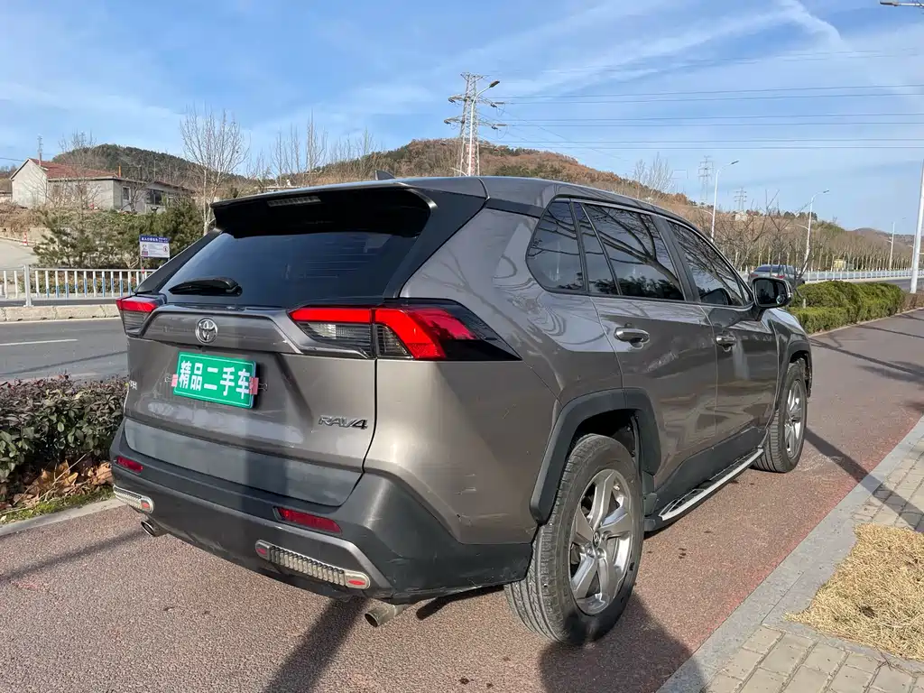 Toyota RAV4 2019 — фото 4