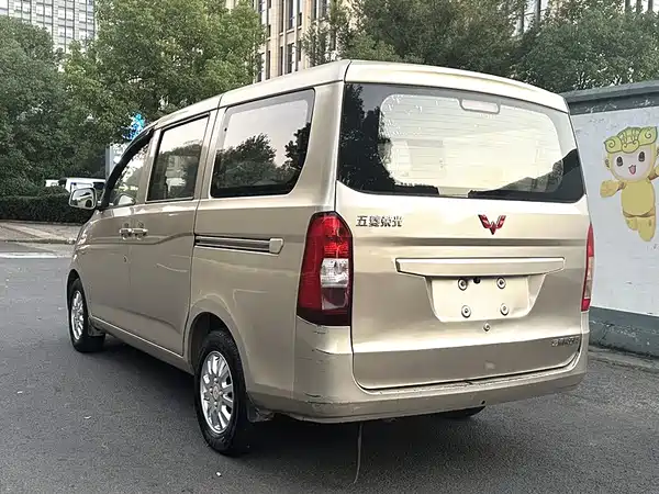 Wuling Rongguang V 2015