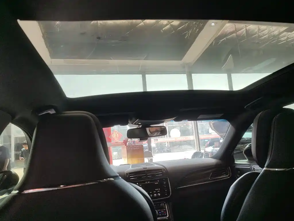 Lincoln Continental 2019 — фото 18