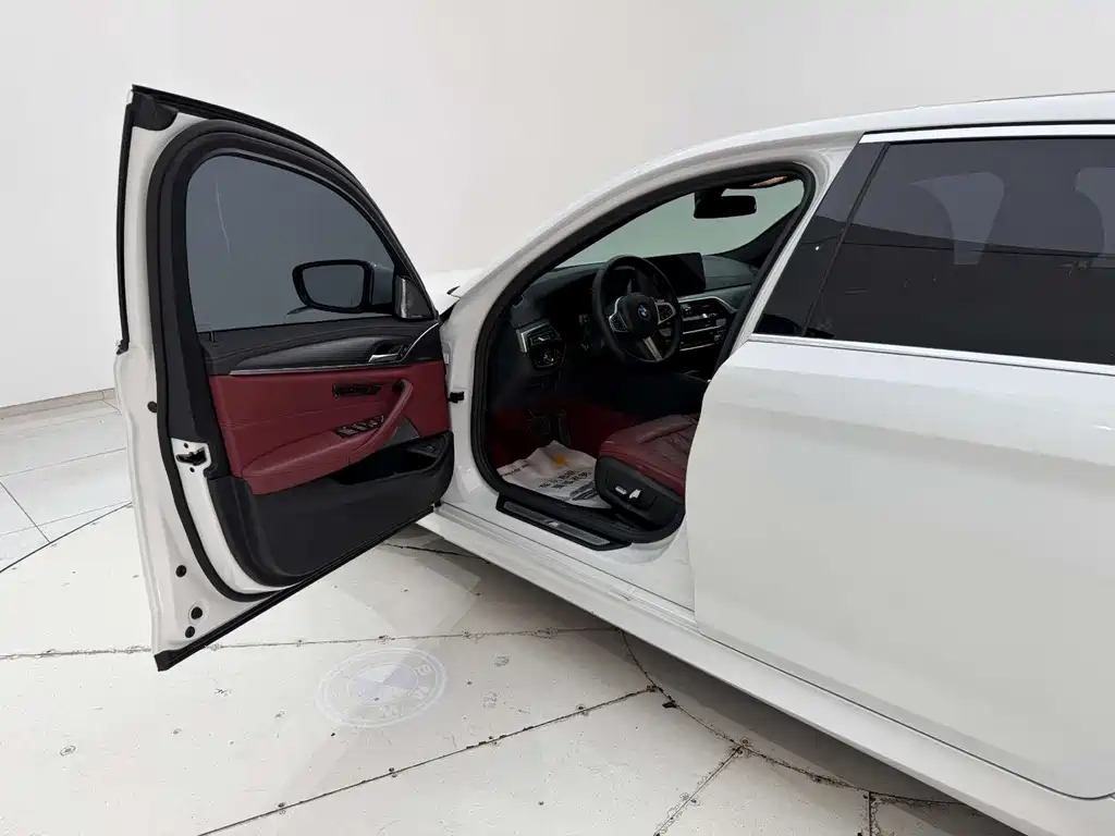 BMW 5 Series 2022 — фото 13