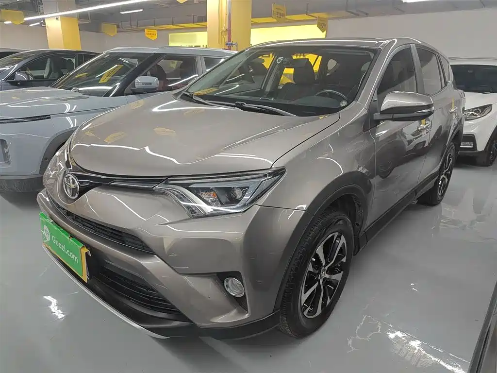 Toyota RAV4 2018 — фото 2