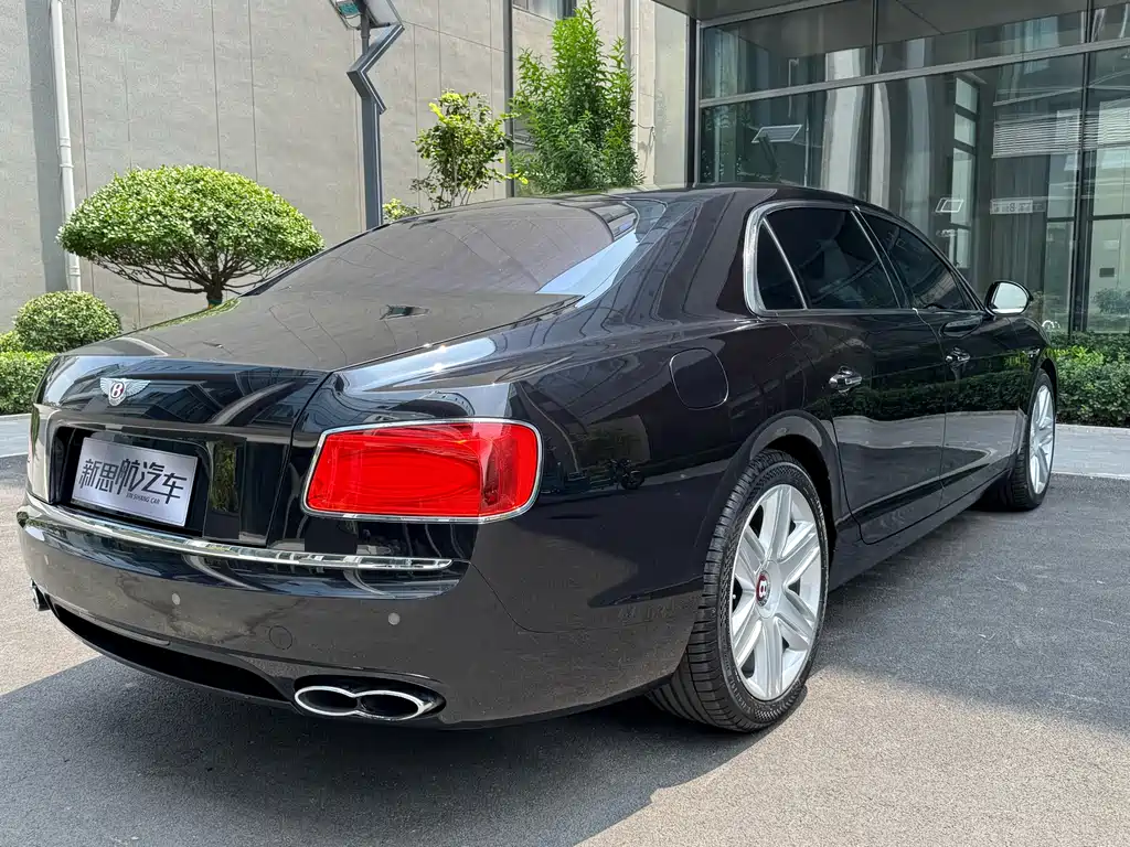 Bentley Flying Spur 2019 — фото 13