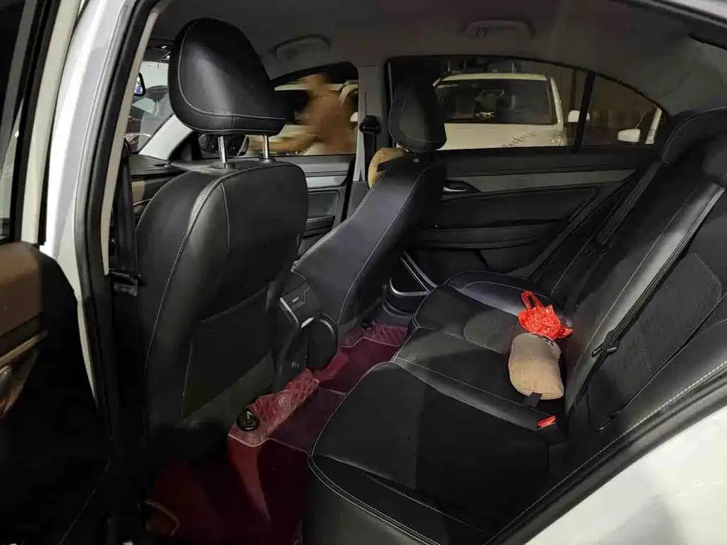 Geely Emgrand 2022