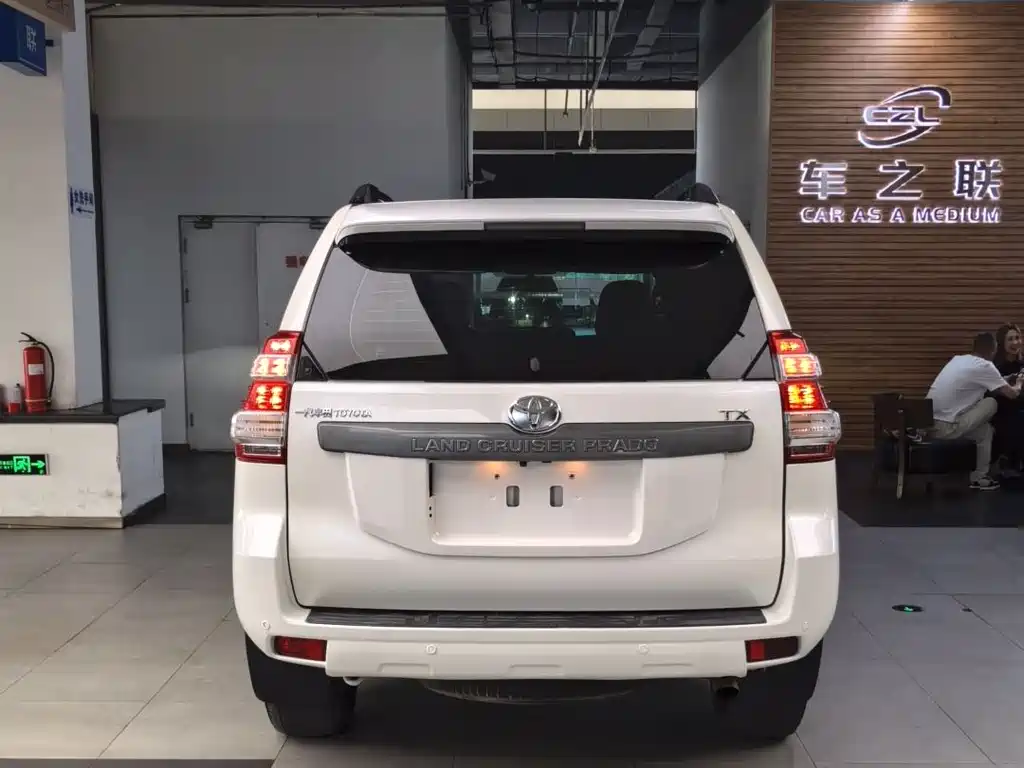 Toyota Prado 2015 — фото 13