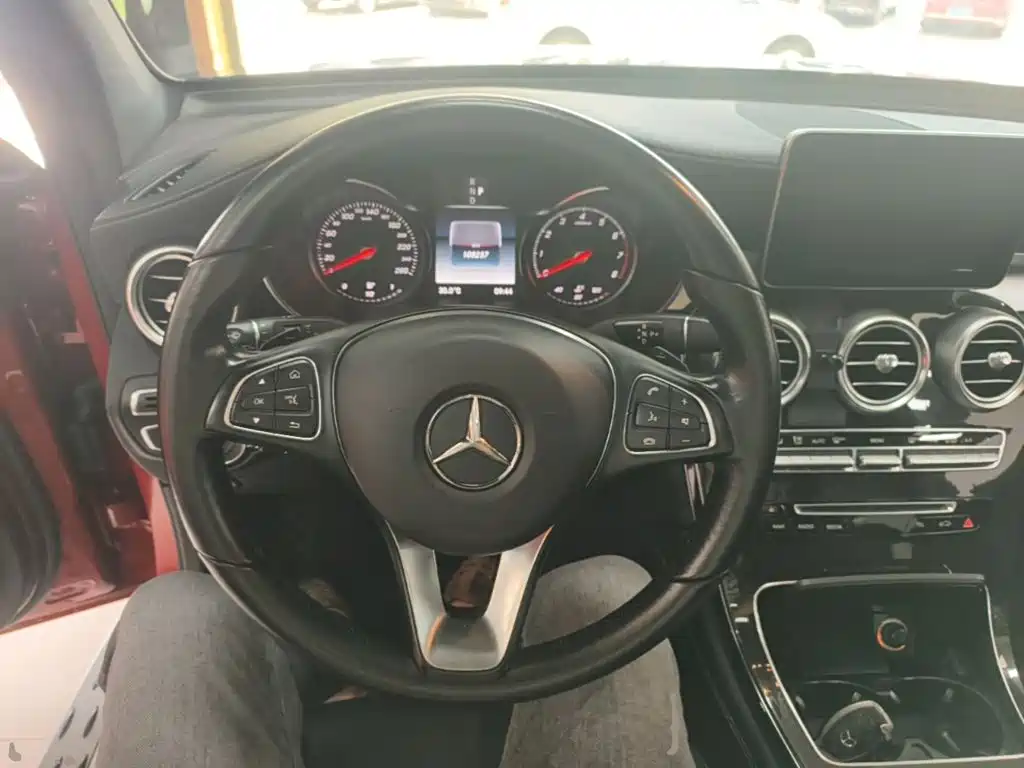 Mercedes-Benz GLC 2018 — фото 11