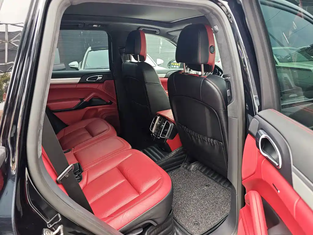 Porsche Cayenne 2018 — фото 11
