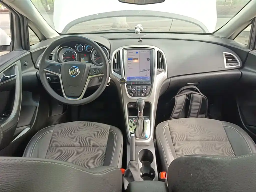 Buick Excelle 2016 — фото 10