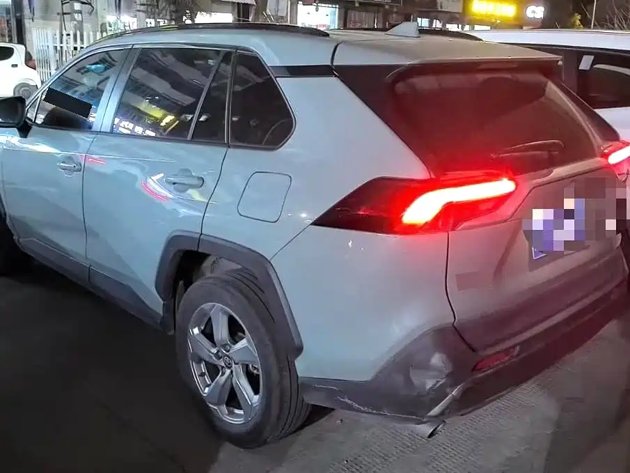 Toyota RAV4 2019 — фото 3