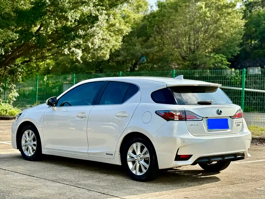 Lexus CT 2017 — фото 3