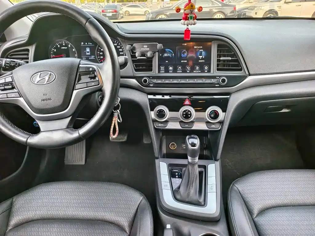 Hyundai Elantra 2020 — фото 13